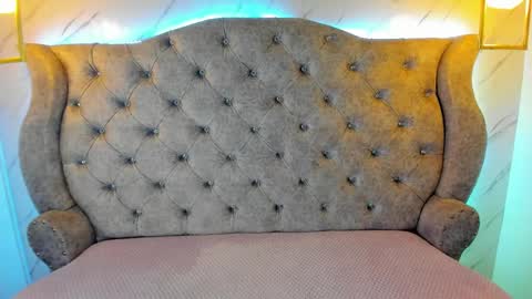 Snapshot of sarasaenz__ chatting on 01-15-25, 11:00 online show from 01-15-25, 11:00