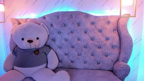 Snapshot of sarasaenz__ chatting on 02-07-25, 02:04 online show from 02-07-25, 02:04