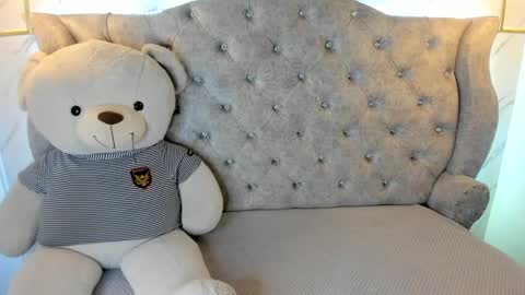 Snapshot of sarasaenz__ chatting on 02-12-25, 11:40 online show from 02-12-25, 11:40