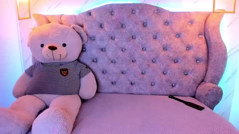 Snapshot of sarasaenz__ chatting on 02-12-25, 02:43 online show from 02-12-25, 02:43