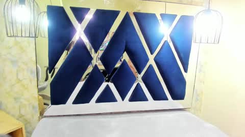 Snapshot of sarasaenz__ chatting on 02-19-25, 12:55 online show from 02-19-25, 12:55