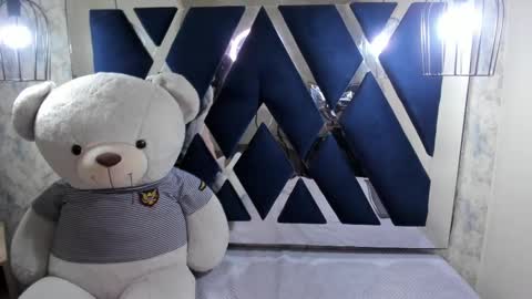 Snapshot of sarasaenz__ chatting on 03-05-25, 02:12 online show from 03-05-25, 02:12