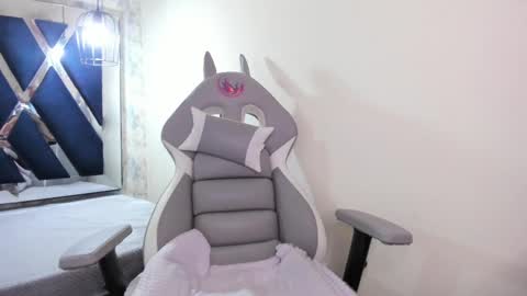 Snapshot of sarasaenz__ chatting on 03-07-25, 02:45 online show from 03-07-25, 02:45