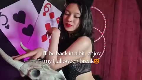 Snapshot of sarasaenz__ chatting on 10-27-25, 11:47 online show from 10-27-25, 11:47