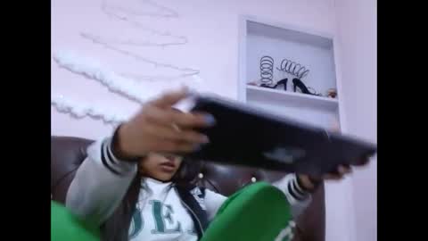 Snapshot of sarastonesx chatting on 12-02-24, 01:14 sarastonesx online show from 12-02-24, 01:14