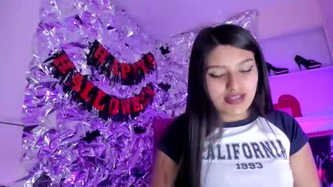 Snapshot of sarastonesx chatting on 10-25-25, 08:00 sarastonesx online show from 10-25-25, 08:00