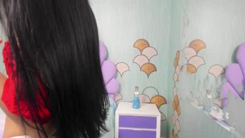 Snapshot of sarasweet18_ chatting on 03-08-25, 01:36 Sara online show from 03-08-25, 01:36