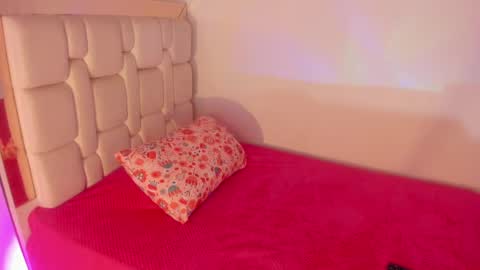 Snapshot of saratorresxx chatting on 02-24-25, 04:47 Sara online show from 02-24-25, 04:47