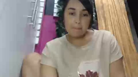 Snapshot of sarayx chatting on 12-24-24, 04:30 mery online show from 12-24-24, 04:30