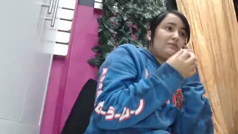 Snapshot of sarayx chatting on 01-04-25, 04:22 mery online show from 01-04-25, 04:22