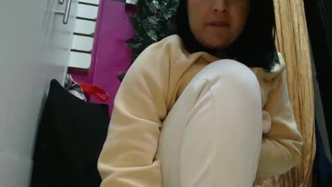 Snapshot of sarayx chatting on 01-27-25, 05:58 mery online show from 01-27-25, 05:58