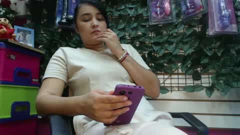 Snapshot of sarayx chatting on 01-28-25, 08:15 mery online show from 01-28-25, 08:15