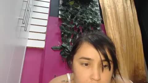 Snapshot of sarayx chatting on 02-15-25, 12:04 mery online show from 02-15-25, 12:04