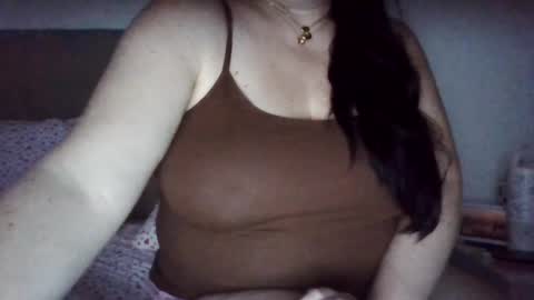 Snapshot of saretta46 chatting on 10-28-25, 10:45 Sara online show from 10-28-25, 10:45