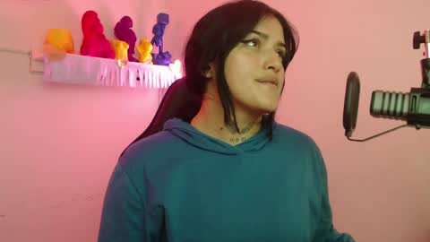 Snapshot of sari_belle chatting on 10-07-25, 10:07 Sari online show from 10-07-25, 10:07