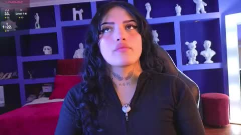 Snapshot of sari_belle chatting on 10-19-25, 09:37 Sari online show from 10-19-25, 09:37