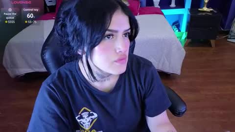 Snapshot of sari_belle chatting on 11-18-25, 08:24 Sari online show from 11-18-25, 08:24