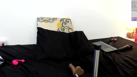 Snapshot of saritalove_ chatting on 10-06-25, 02:25 Sara online show from 10-06-25, 02:25