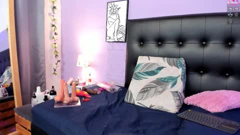 Snapshot of saritalove_ chatting on 11-11-25, 01:38 Sara online show from 11-11-25, 01:38