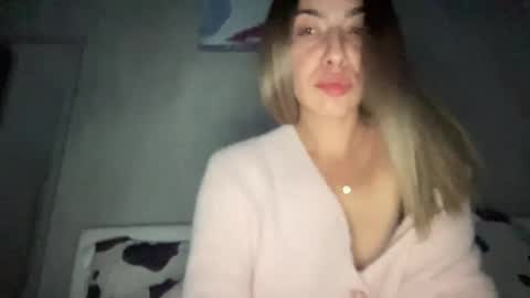 Snapshot of sarrah_rossy chatting on 10-12-25, 08:52 Sarrah online show from 10-12-25, 08:52