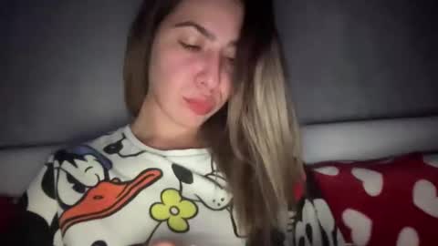 Snapshot of sarrah_rossy chatting on 11-02-25, 09:39 Sarrah online show from 11-02-25, 09:39