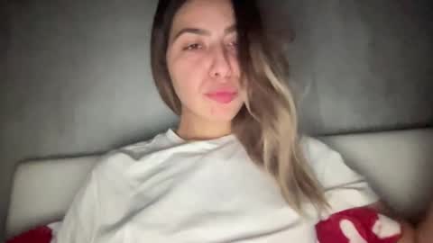 Snapshot of sarrah_rossy chatting on 11-08-25, 10:30 Sarrah online show from 11-08-25, 10:30