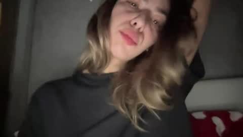 Snapshot of sarrah_rossy chatting on 11-09-25, 11:25 Sarrah online show from 11-09-25, 11:25