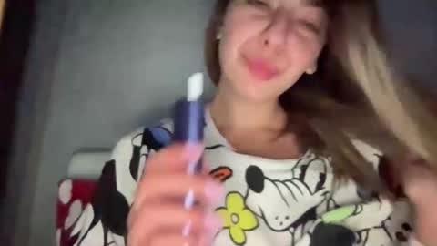 Snapshot of sarrah_rossy chatting on 11-17-25, 10:26 Sarrah online show from 11-17-25, 10:26