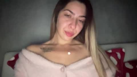 Snapshot of sarrah_rossy chatting on 11-21-25, 11:03 Sarrah online show from 11-21-25, 11:03