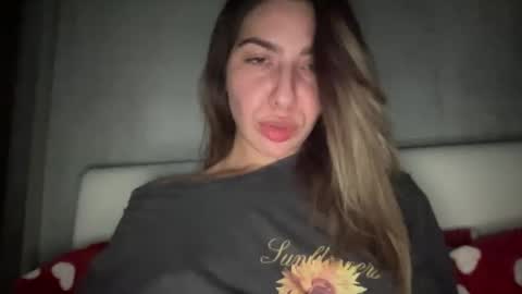 Snapshot of sarrah_rossy chatting on 11-24-25, 10:53 Sarrah online show from 11-24-25, 10:53