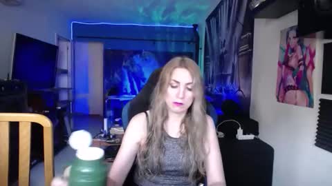 Giselle and Jay online show from 11-20-25, 10:15