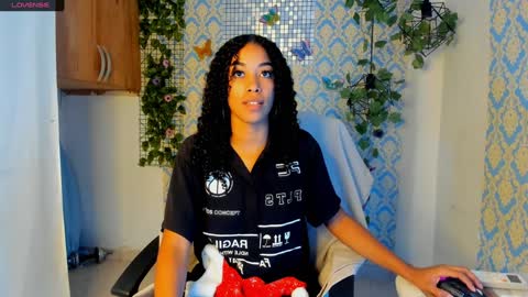 Snapshot of sasha_fox0 chatting on 12-13-24, 06:05 emy online show from 12-13-24, 06:05