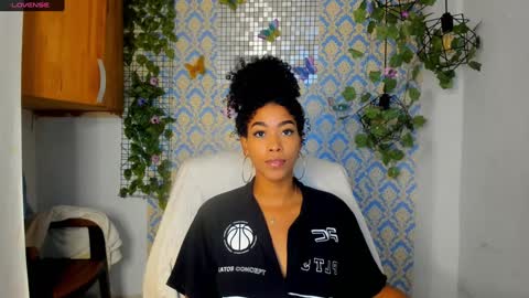 Snapshot of sasha_fox0 chatting on 01-10-25, 06:49 emy online show from 01-10-25, 06:49