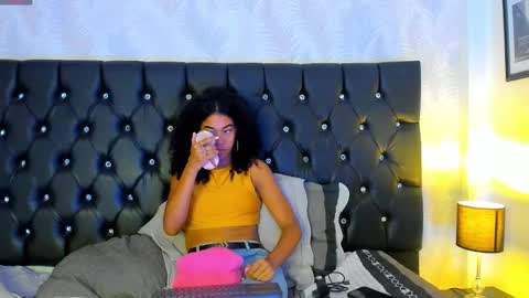 Snapshot of sasha_fox0 chatting on 01-19-25, 06:10 emy online show from 01-19-25, 06:10
