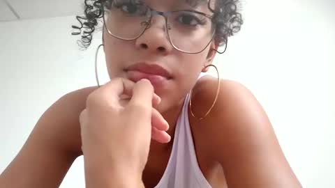 Snapshot of sasha_fox0 chatting on 01-31-25, 03:11 emy online show from 01-31-25, 03:11