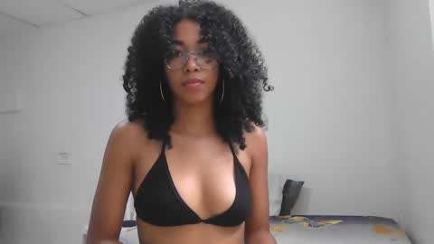 Snapshot of sasha_fox0 chatting on 02-01-25, 03:39 emy online show from 02-01-25, 03:39