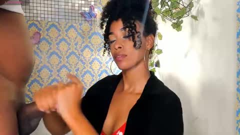 Snapshot of sasha_fox0 chatting on 02-14-25, 01:23 emy online show from 02-14-25, 01:23