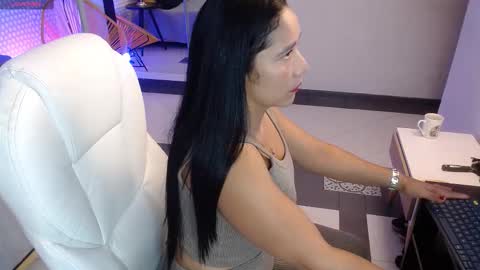 Snapshot of sashaavixen chatting on 10-22-25, 12:05 Sasha online show from 10-22-25, 12:05