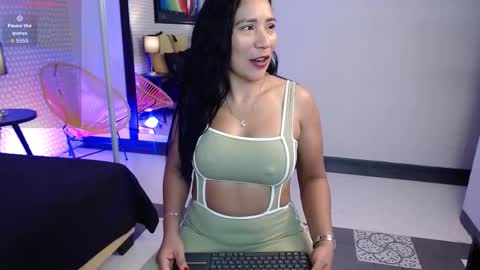 Snapshot of sashaavixen chatting on 10-28-25, 11:47 Sasha online show from 10-28-25, 11:47