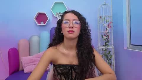 Snapshot of sashamonroee_ chatting on 11-15-25, 04:21 SashaMonroee online show from 11-15-25, 04:21