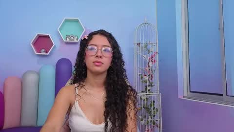 Snapshot of sashamonroee_ chatting on 11-17-25, 11:43 SashaMonroee online show from 11-17-25, 11:43