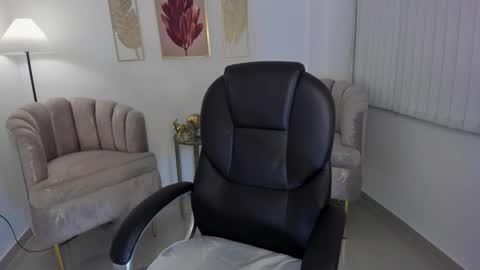 saskia litt online show from 11-25-25, 05:07