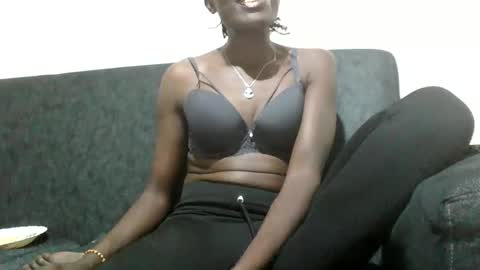 sassy_bloom22 online show from 01-15-26, 05:49