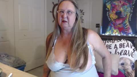 Snapshot of sassybeaver chatting on 11-27-25, 02:13 Trish online show from 11-27-25, 02:13