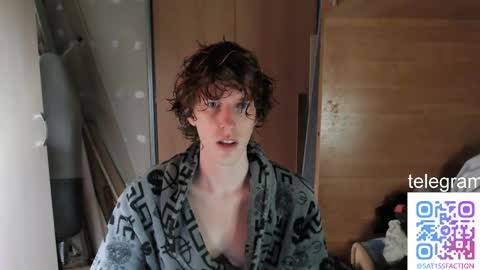 Snapshot of sat1sfaction chatting on 10-27-25, 10:52 Kristof online show from 10-27-25, 10:52