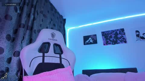    im expecting 300 thumbs up on my altar online show from 12-04-25, 11:02