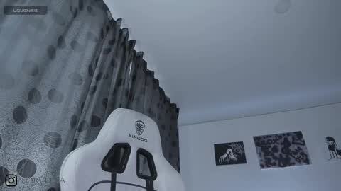    im expecting 300 thumbs up on my altar online show from 12-18-25, 09:43