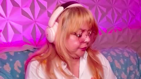 Gina George online show from 10-15-25, 01:50