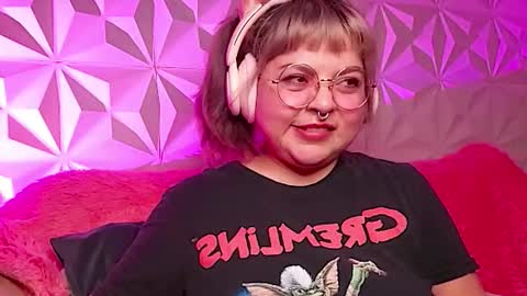 Gina George online show from 11-23-25, 01:05