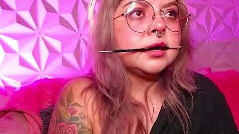 Gina George online show from 11-26-25, 01:17